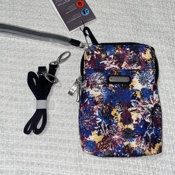 Nwt baggallini Take Two Large RFID Bryant Crossbody Bag - Picture 2 of 9